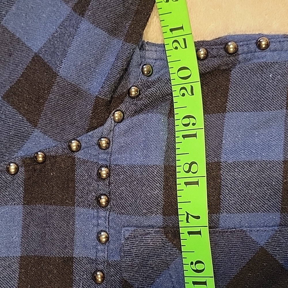 Rails Button-Up Shirt With Stud Detail - Picture 9 of 16